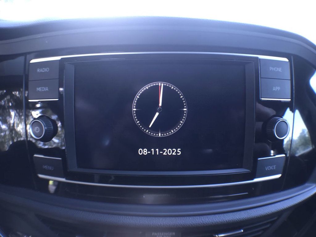 2022 Volkswagen Jetta SE photo 8