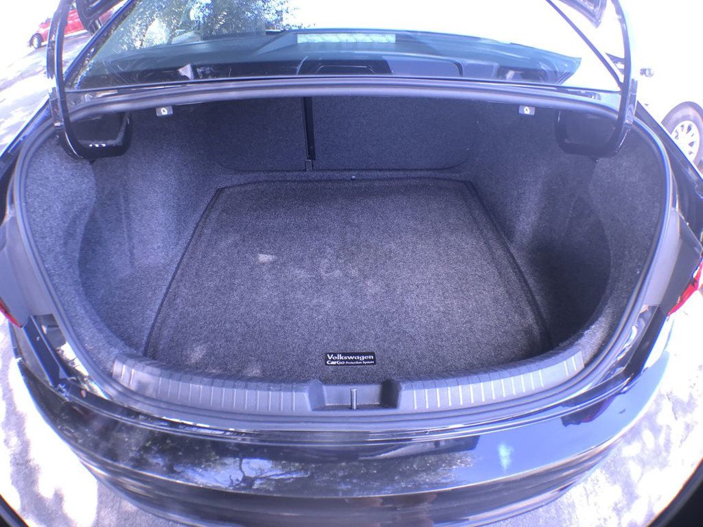 2022 Volkswagen Jetta SE photo 13
