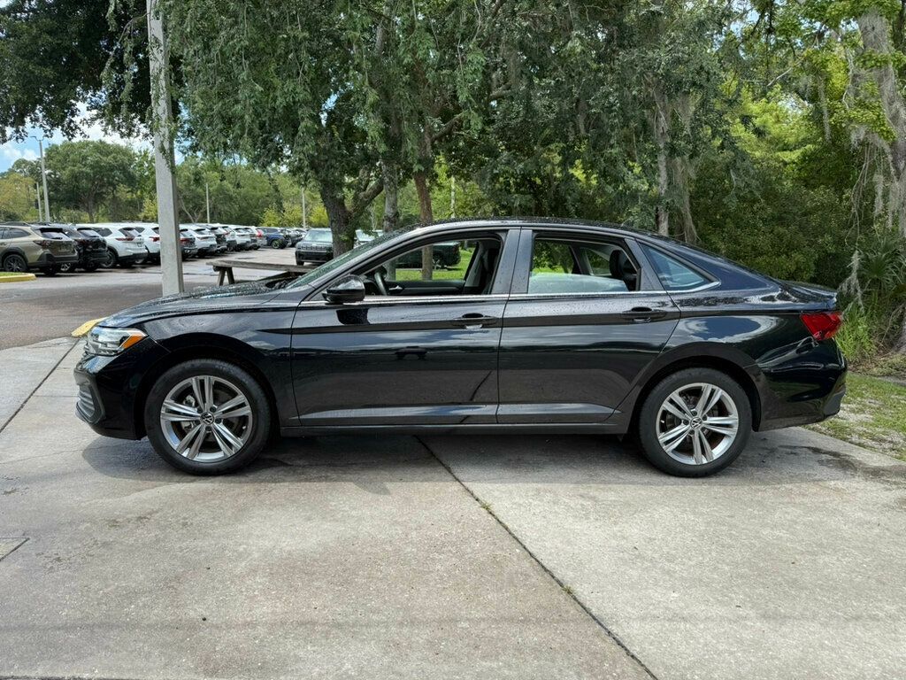 2022 Volkswagen Jetta SE photo 2