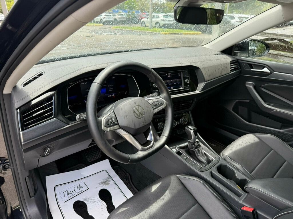2022 Volkswagen Jetta SE photo 3