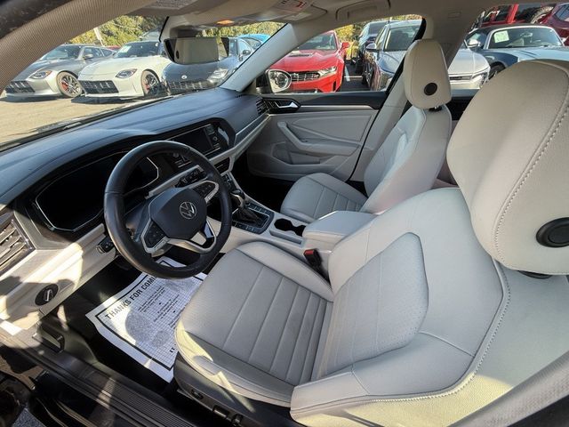 2022 Volkswagen Jetta SE Automatic w/ Panoramic Sunroof & Black Wheel Pkg - 23099883 - 9