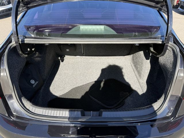 2022 Volkswagen Jetta SE Automatic w/ Panoramic Sunroof & Black Wheel Pkg - 23099883 - 23