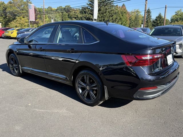2022 Volkswagen Jetta SE Automatic w/ Panoramic Sunroof & Black Wheel Pkg - 23099883 - 4
