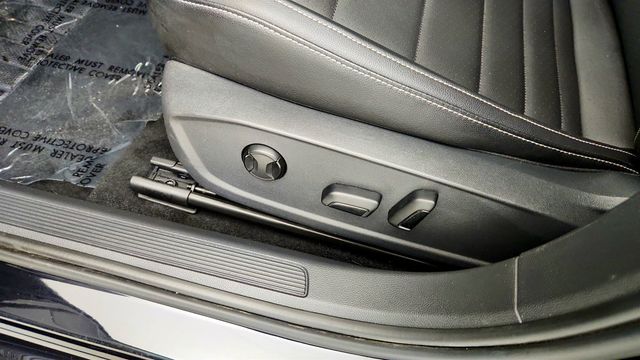 2022 Volkswagen Jetta SE Automatic w/ Panoramic Sunroof & Dark Graphite Wheels - 23065676 - 11