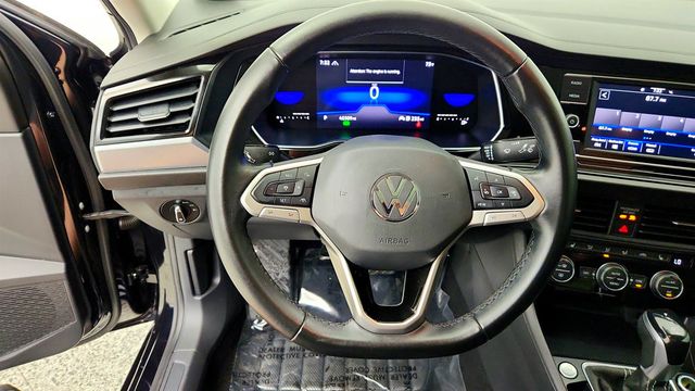 2022 Volkswagen Jetta SE Automatic w/ Panoramic Sunroof & Dark Graphite Wheels - 23065676 - 13