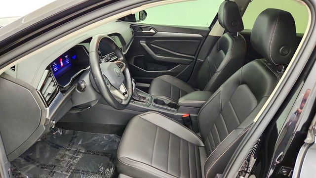 2022 Volkswagen Jetta SE Automatic w/ Panoramic Sunroof & Dark Graphite Wheels - 23065676 - 19