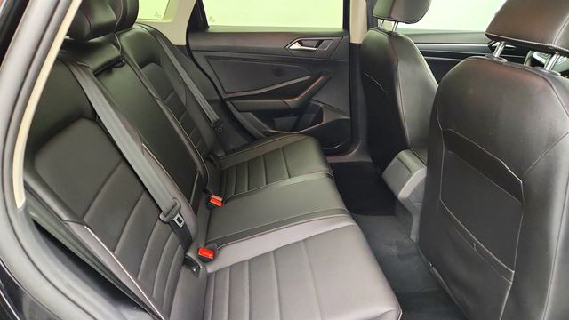 2022 Volkswagen Jetta SE Automatic w/ Panoramic Sunroof & Dark Graphite Wheels - 23065676 - 22