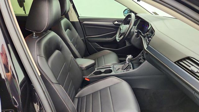 2022 Volkswagen Jetta SE Automatic w/ Panoramic Sunroof & Dark Graphite Wheels - 23065676 - 23