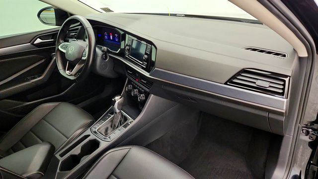 2022 Volkswagen Jetta SE Automatic w/ Panoramic Sunroof & Dark Graphite Wheels - 23065676 - 24