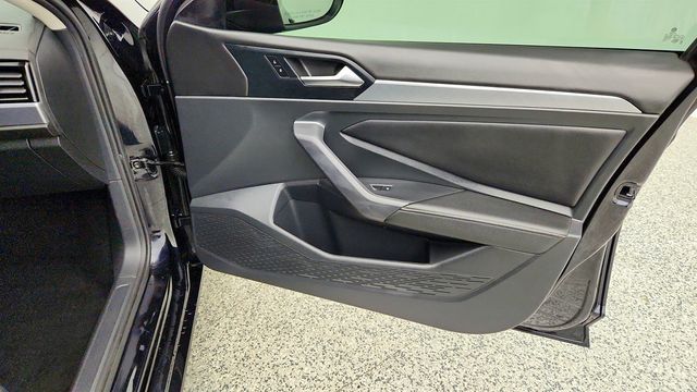 2022 Volkswagen Jetta SE Automatic w/ Panoramic Sunroof & Dark Graphite Wheels - 23065676 - 25