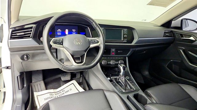2022 Volkswagen Jetta SE Automatic w/ Panoramic Sunroof & HomeLink Mirror - 23063233 - 12