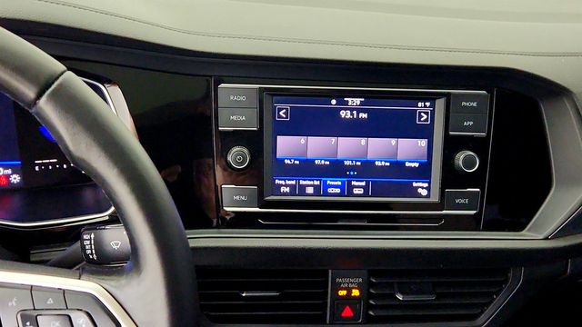 2022 Volkswagen Jetta SE Automatic w/ Panoramic Sunroof & HomeLink Mirror - 23063233 - 18