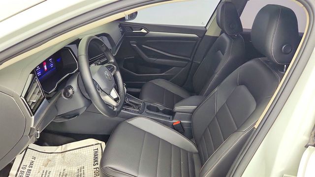 2022 Volkswagen Jetta SE Automatic w/ Panoramic Sunroof & HomeLink Mirror - 23063233 - 19