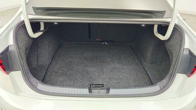 2022 Volkswagen Jetta SE Automatic w/ Panoramic Sunroof & HomeLink Mirror - 23063233 - 21