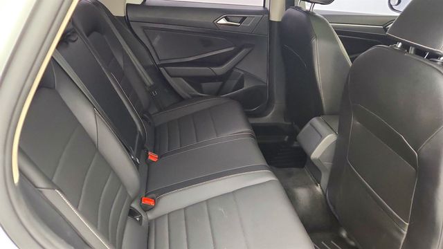 2022 Volkswagen Jetta SE Automatic w/ Panoramic Sunroof & HomeLink Mirror - 23063233 - 22