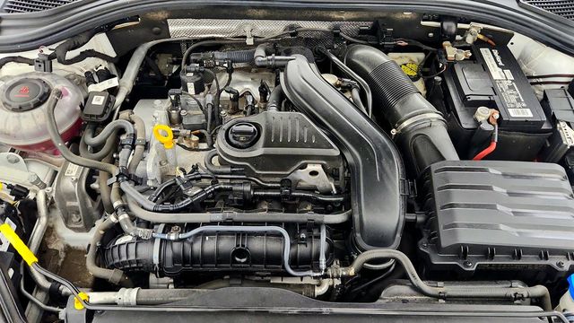 2022 Volkswagen Jetta SE Automatic w/ Panoramic Sunroof & HomeLink Mirror - 23063233 - 25