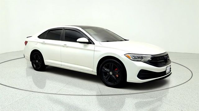2022 Volkswagen Jetta SE Automatic w/ Panoramic Sunroof & HomeLink Mirror - 23063233 - 2