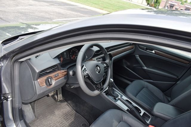 2022 Volkswagen Passat 2.0T Limited Edition Automatic - 23066152 - 1