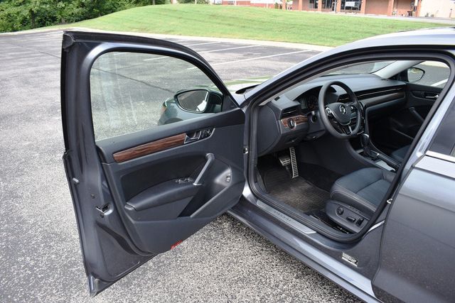 2022 Volkswagen Passat 2.0T Limited Edition Automatic - 23066152 - 44