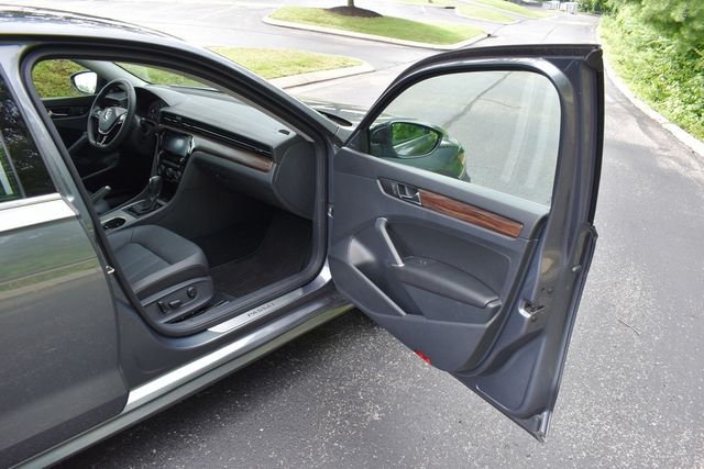 2022 Volkswagen Passat 2.0T Limited Edition Automatic - 23066152 - 45