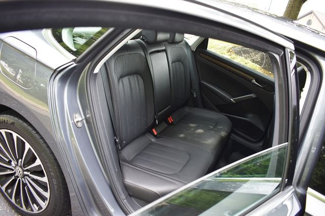 2022 Volkswagen Passat 2.0T Limited Edition Automatic - 23066152 - 4