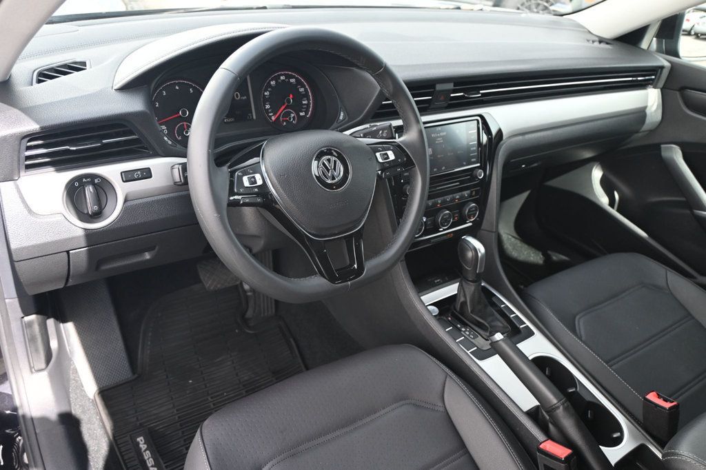 2022 Volkswagen Passat 2.0T photo 3