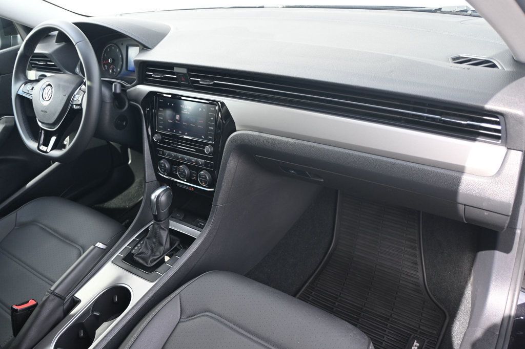 2022 Volkswagen Passat 2.0T photo 4