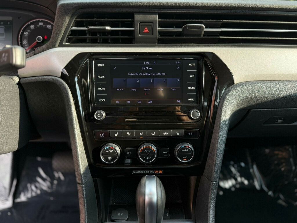 2022 Volkswagen Passat SE photo 15