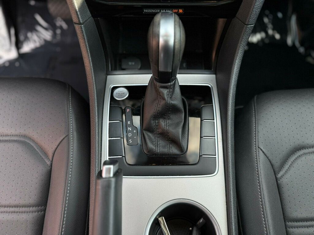 2022 Volkswagen Passat SE photo 16