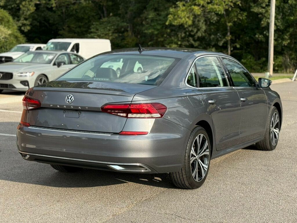 2022 Volkswagen Passat SE photo 2