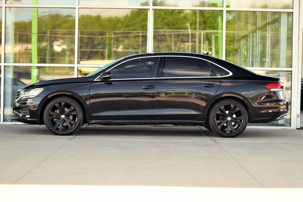 2022 Volkswagen Passat 2.0T photo 4