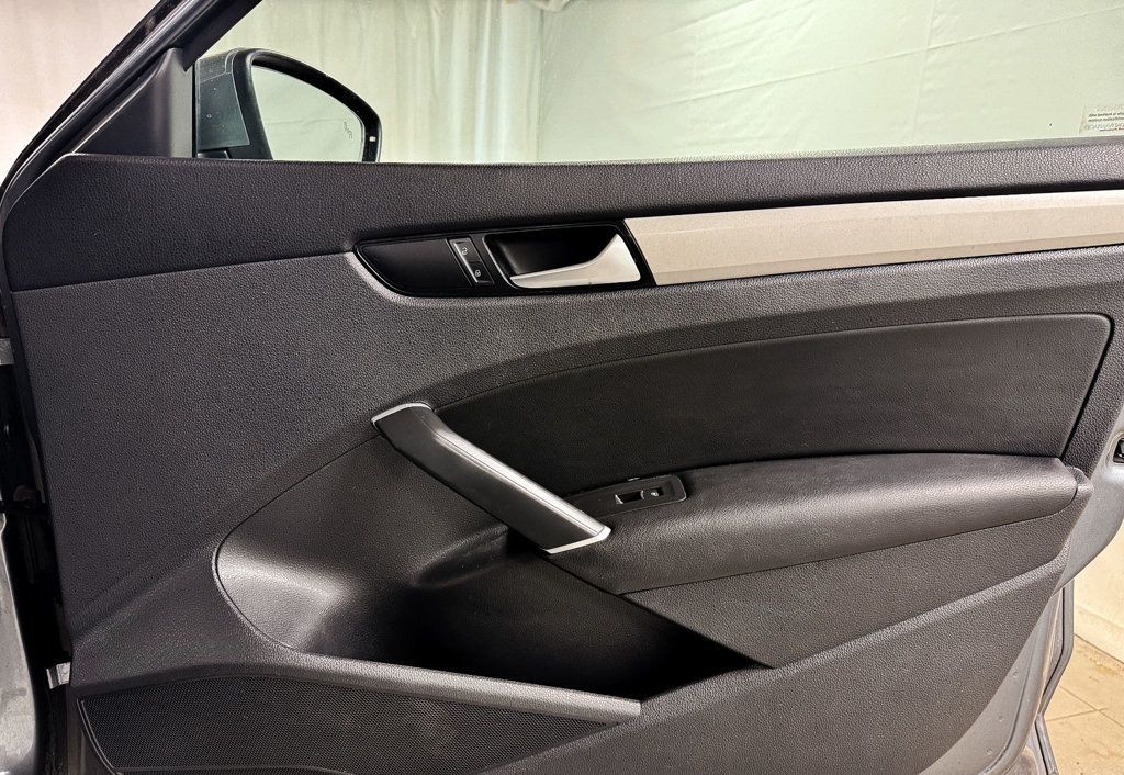 2022 Volkswagen Passat SE - 22926772 - 17