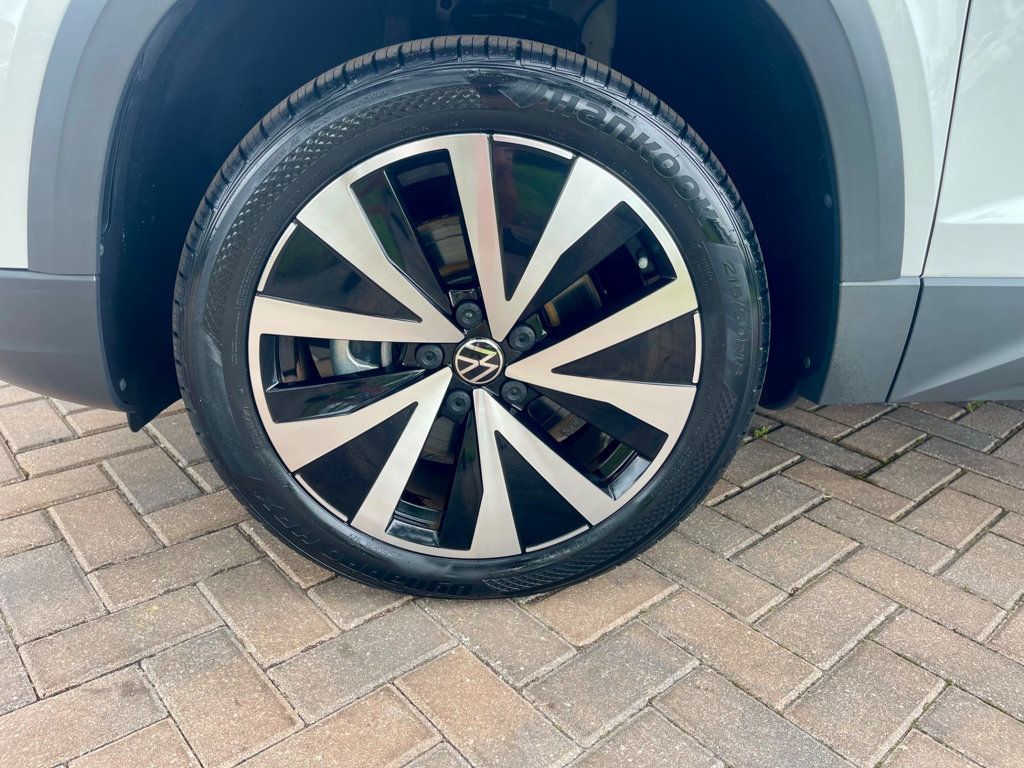 2022 Volkswagen Taos SE photo 9