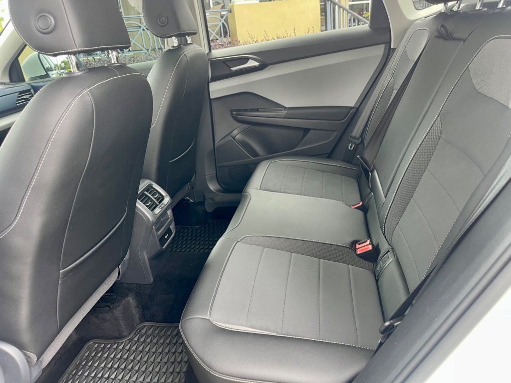 2022 Volkswagen Taos SE photo 11