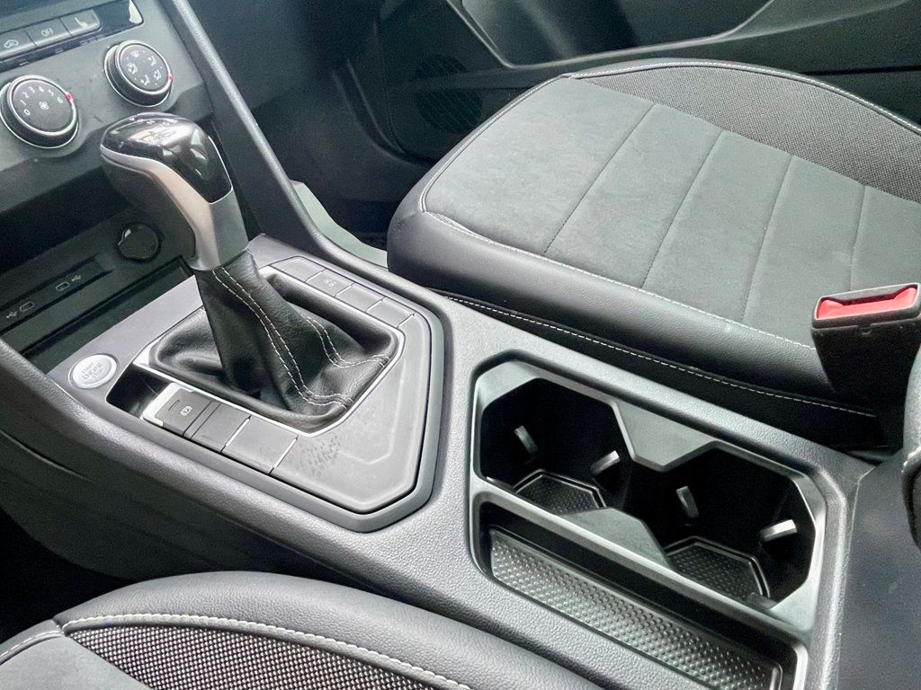 2022 Volkswagen Taos SE photo 13