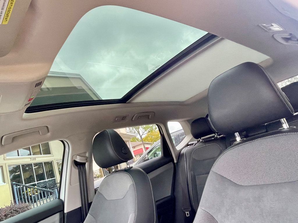 2022 Volkswagen Taos SE photo 15