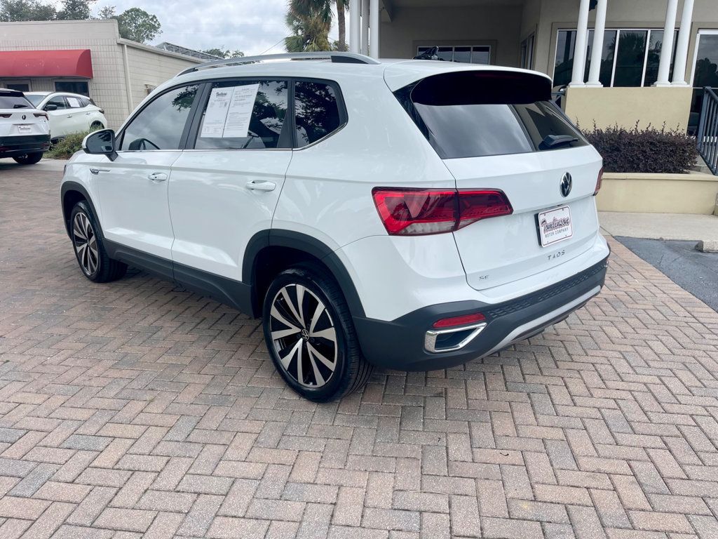 2022 Volkswagen Taos SE photo 2