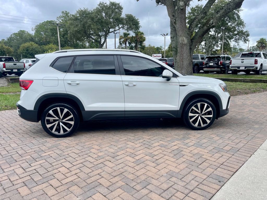 2022 Volkswagen Taos SE photo 6