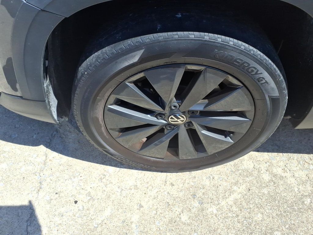 Volkswagen Taos photo 5