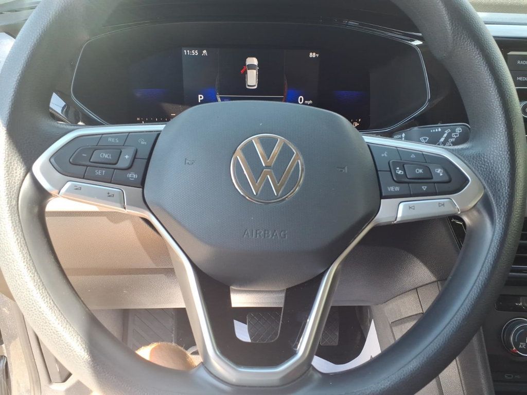 Volkswagen Taos photo 7