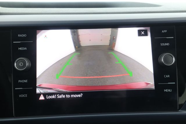 2022 Volkswagen Taos SE 4MOTION with Panoramic Sunroof & 18'' Black Alloy Wheels - 22931382 - 16