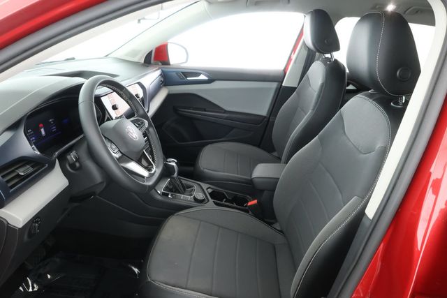 2022 Volkswagen Taos SE 4MOTION with Panoramic Sunroof & 18'' Black Alloy Wheels - 22931382 - 17