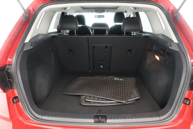 2022 Volkswagen Taos SE 4MOTION with Panoramic Sunroof & 18'' Black Alloy Wheels - 22931382 - 19