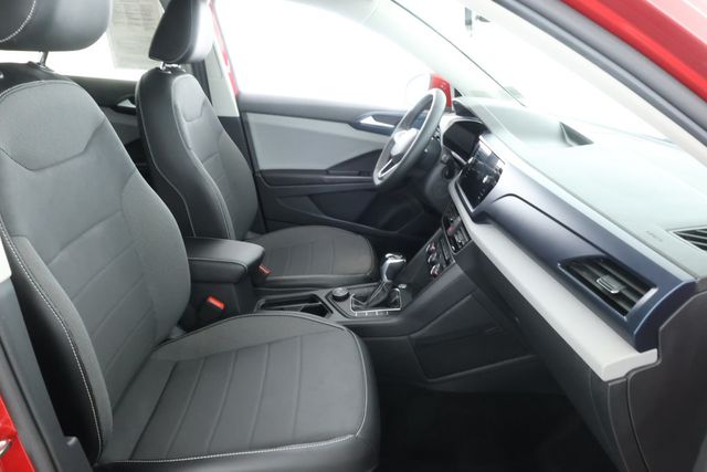 2022 Volkswagen Taos SE 4MOTION with Panoramic Sunroof & 18'' Black Alloy Wheels - 22931382 - 21