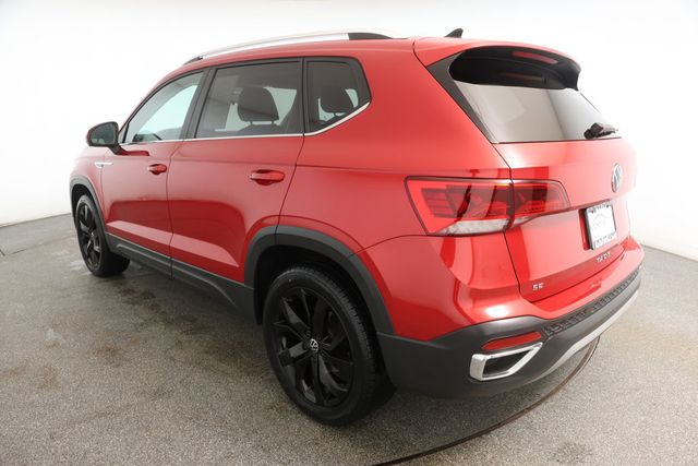 2022 Volkswagen Taos SE 4MOTION with Panoramic Sunroof & 18'' Black Alloy Wheels - 22931382 - 5