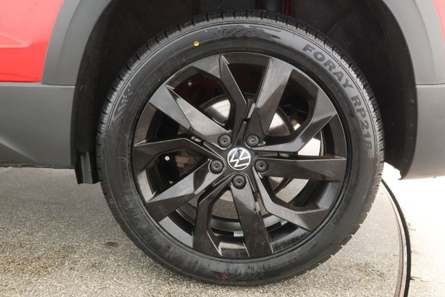 2022 Volkswagen Taos SE 4MOTION with Panoramic Sunroof & 18'' Black Alloy Wheels - 22931382 - 6