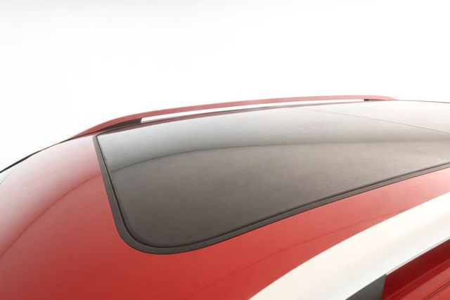 2022 Volkswagen Taos SE 4MOTION with Panoramic Sunroof & 18'' Black Alloy Wheels - 22931382 - 7