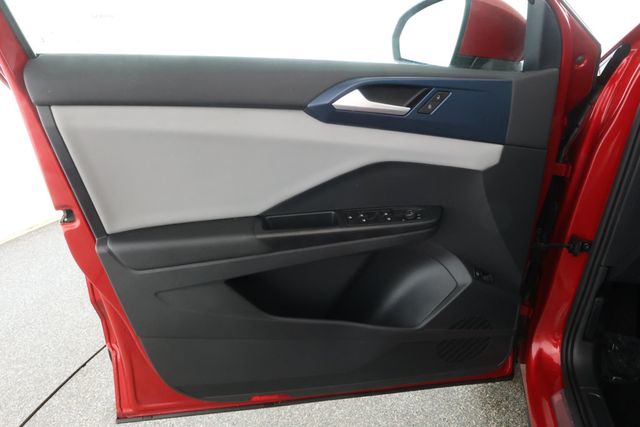 2022 Volkswagen Taos SE 4MOTION with Panoramic Sunroof & 18'' Black Alloy Wheels - 22931382 - 8