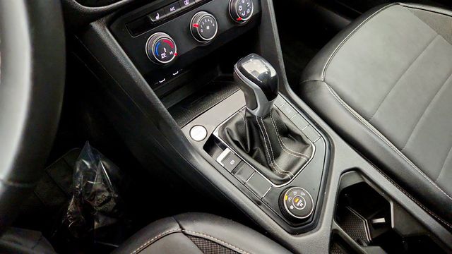 2022 Volkswagen Taos SE 4MOTION with Panoramic Sunroof Package - 22971741 - 16