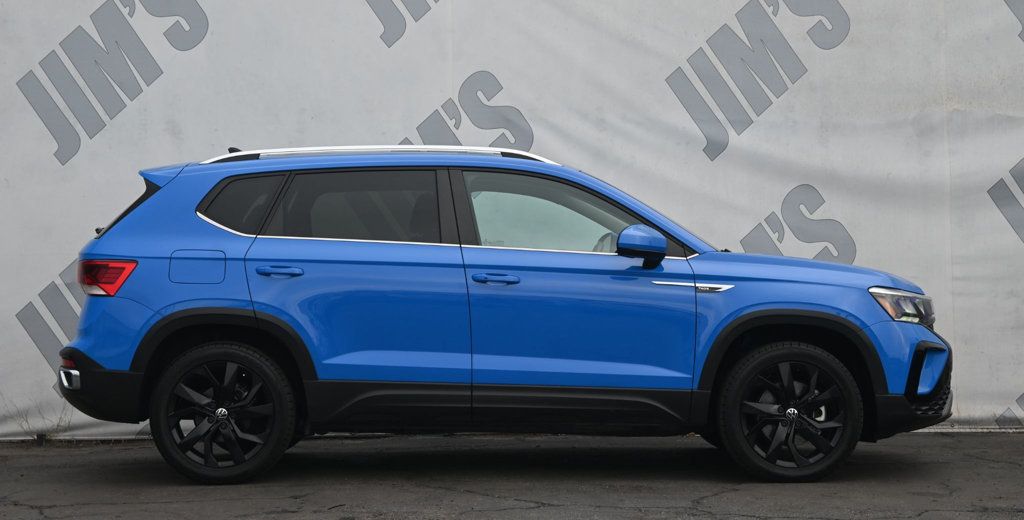 2022 Volkswagen Taos SE photo 3